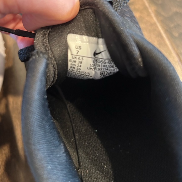 Nike Golf Sneakers - Picture 3 of 4